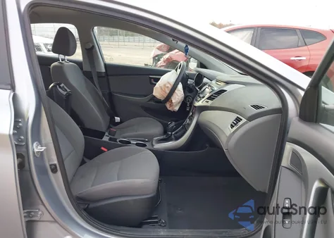 2015 Hyundai Elantra Se z USA, uszkodzony, nr VIN 5NPDH4AE2FH632487